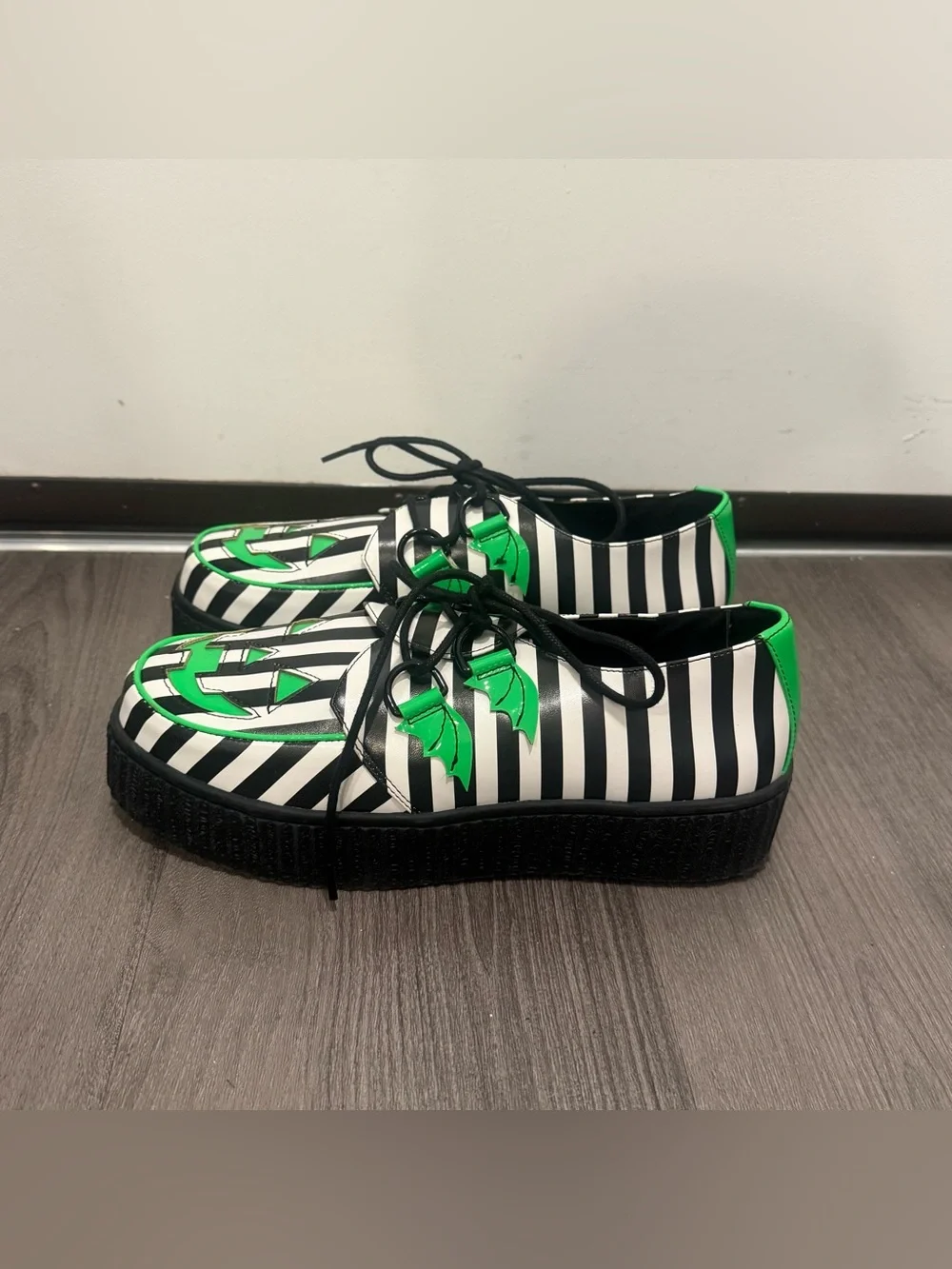 Strangecvlt Krypt Jack-o-lantern Beetlejuice Stripes Green Women 9 Halloween